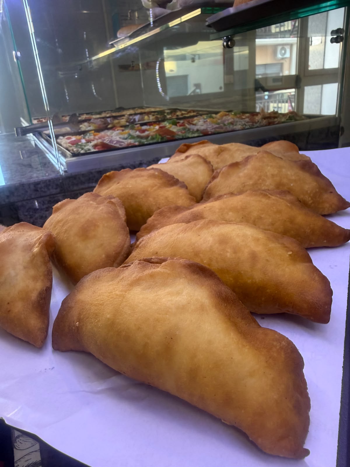 Calzoni fritti al banco